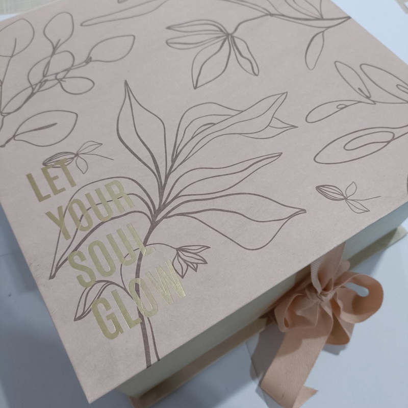 UV Varnishing Cardboard Folding Shipping Gift Packaging Box with Ribbon – Custom Gift Box and Folding Box price