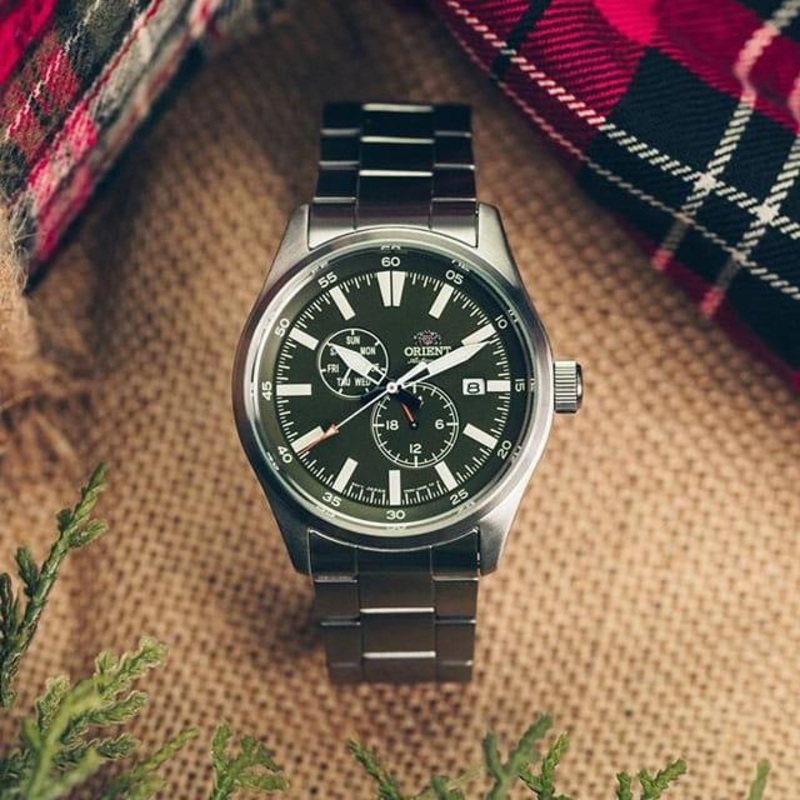 ORIENT”Defender 2″ Sports Automatic Green Dial Steel Watch RA-AK0402E